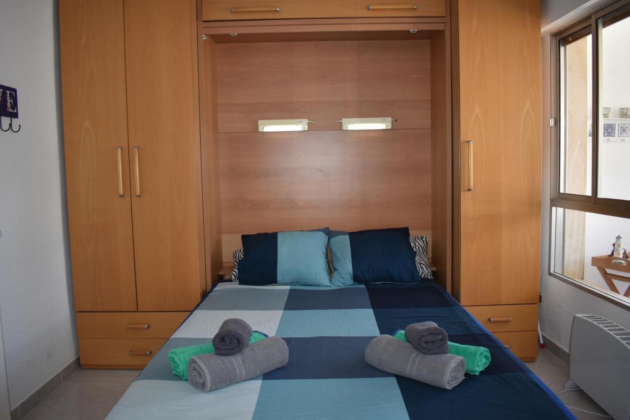 Fantastic Studio - Beachfront Apartment Торокс Екстериор снимка