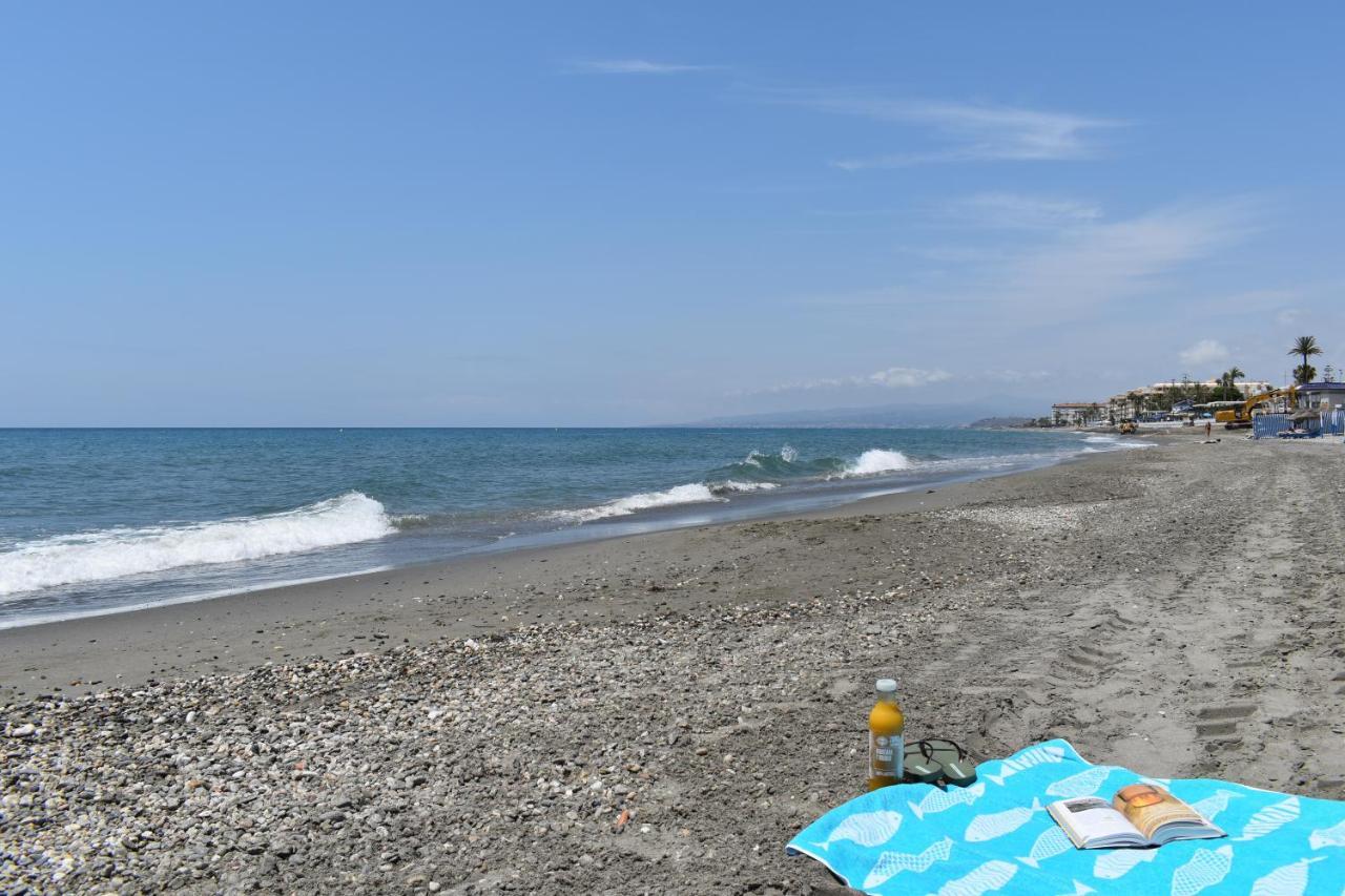 Fantastic Studio - Beachfront Apartment Торокс Екстериор снимка